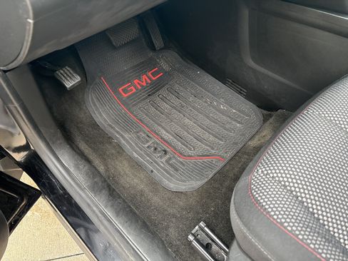 Used 2017 GMC Terrain SLE FWD image 17