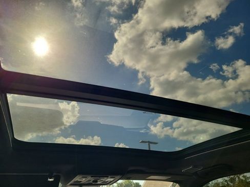 Used 2022 Cadillac Escalade Sport Platinum image 17