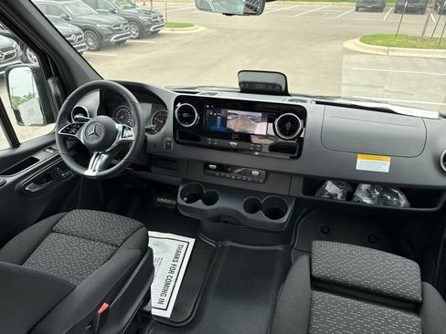 New 2025 Mercedes-Benz Sprinter 2500 image 18