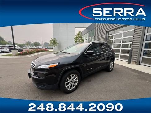 Used 2016 Jeep Cherokee Latitude w/ Cold Weather Group AWD/4WD image 1