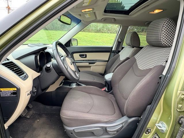 Used 2011 Kia Soul ! FWD image 9