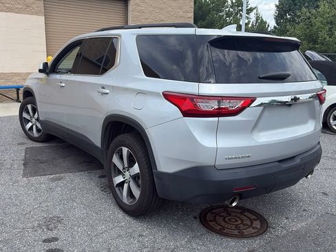 Used 2021 Chevrolet Traverse LT w/ LT Premium Package FWD image 4
