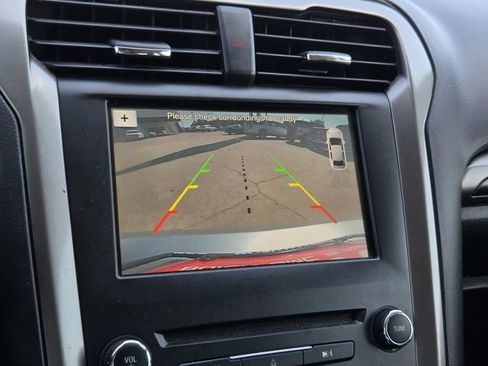Used 2017 Ford Fusion SE w/ Equipment Group 201A FWD image 15
