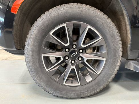 Used 2021 Chevrolet Tahoe Z71 w/ Z71 Off-Road Package AWD/4WD image 11
