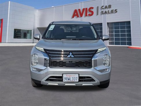 Used 2024 Mitsubishi Outlander SE image 2