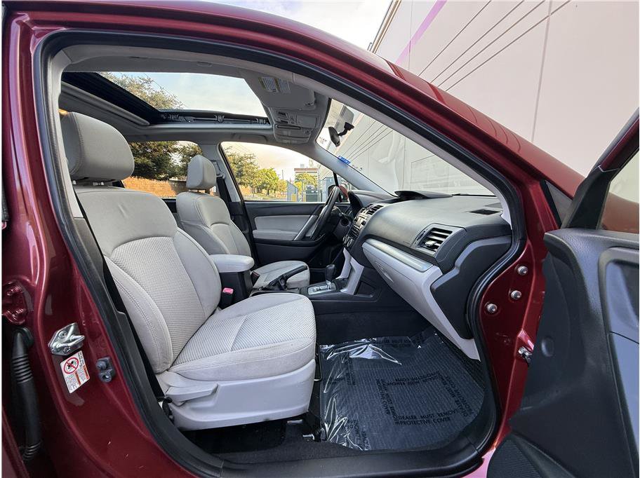 Used 2015 Subaru Forester 2.5i Premium w/ All-Weather Package AWD/4WD image 18