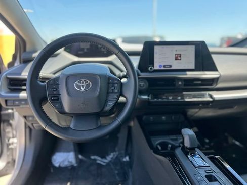 Used 2024 Toyota Prius LE FWD image 12