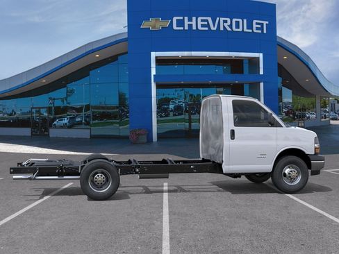New 2026 Chevrolet Express 3500 w/ Power Convenience Package RWD image 29