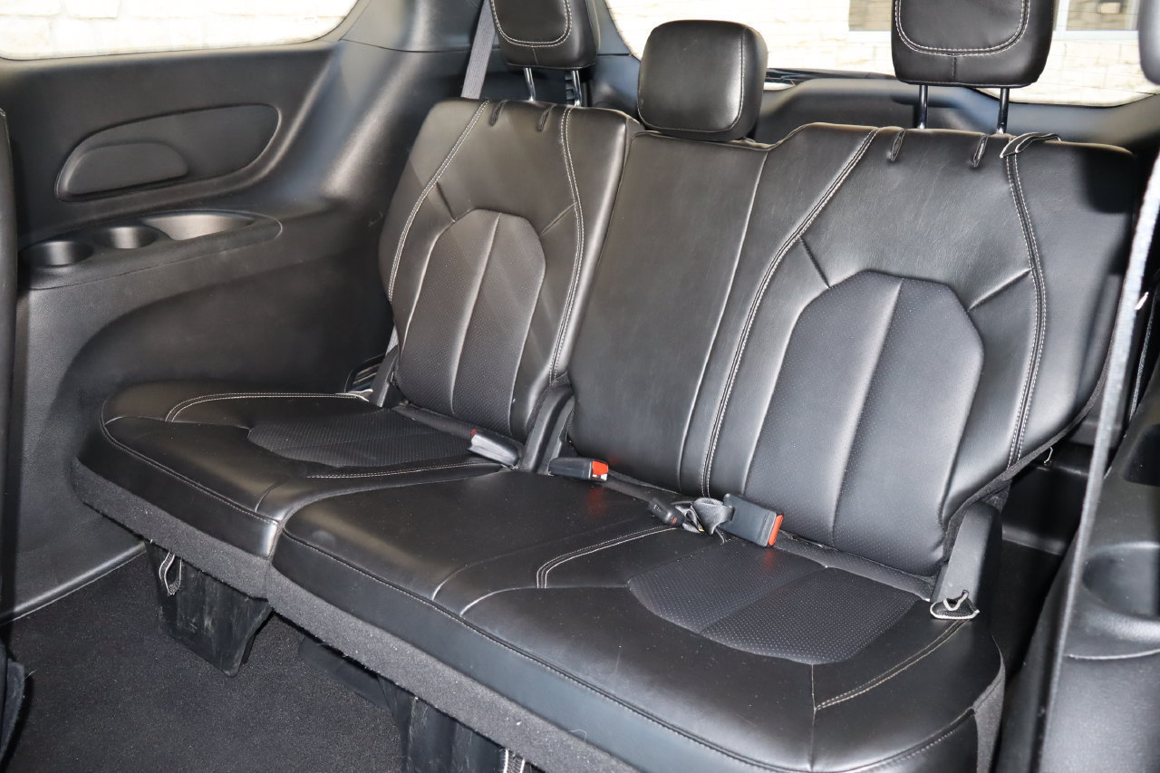 Used 2025 Chrysler Pacifica Select FWD image 6