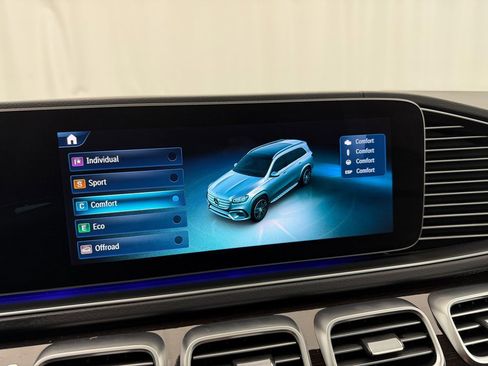 Used 2025 Mercedes-Benz GLS 450 4MATIC image 47