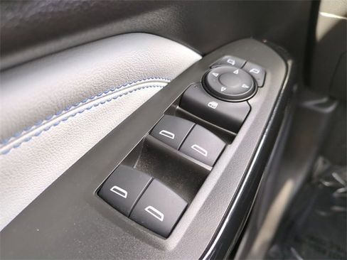 Certified 2025 Chevrolet Trax LT image 26