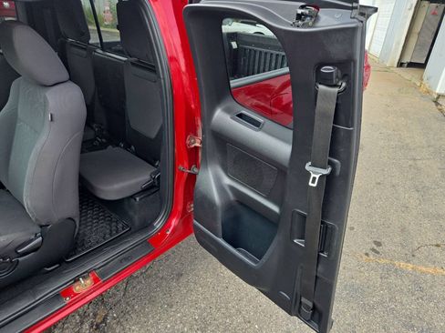 Used 2017 Toyota Tacoma SR5 AWD/4WD image 21