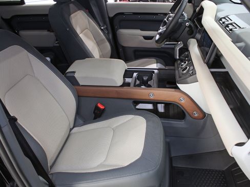 Used 2023 Land Rover Defender 110 X-Dynamic SE AWD/4WD image 53