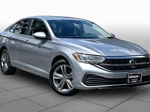 Used 2023 Volkswagen Jetta SE FWD image 3