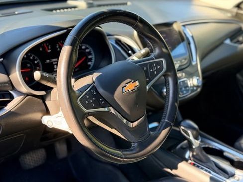 Used 2022 Chevrolet Malibu LT w/ Leather Package FWD image 9