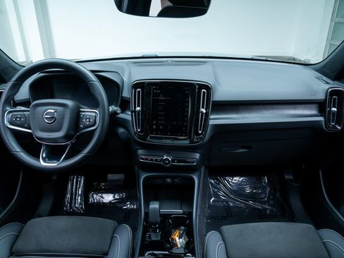 Used 2023 Volvo XC40 Recharge Ultimate w/ Protection Package Premier AWD/4WD image 8
