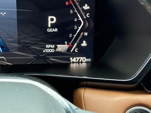 Used 2024 GMC Canyon AT4 w/ Technology Package image 32