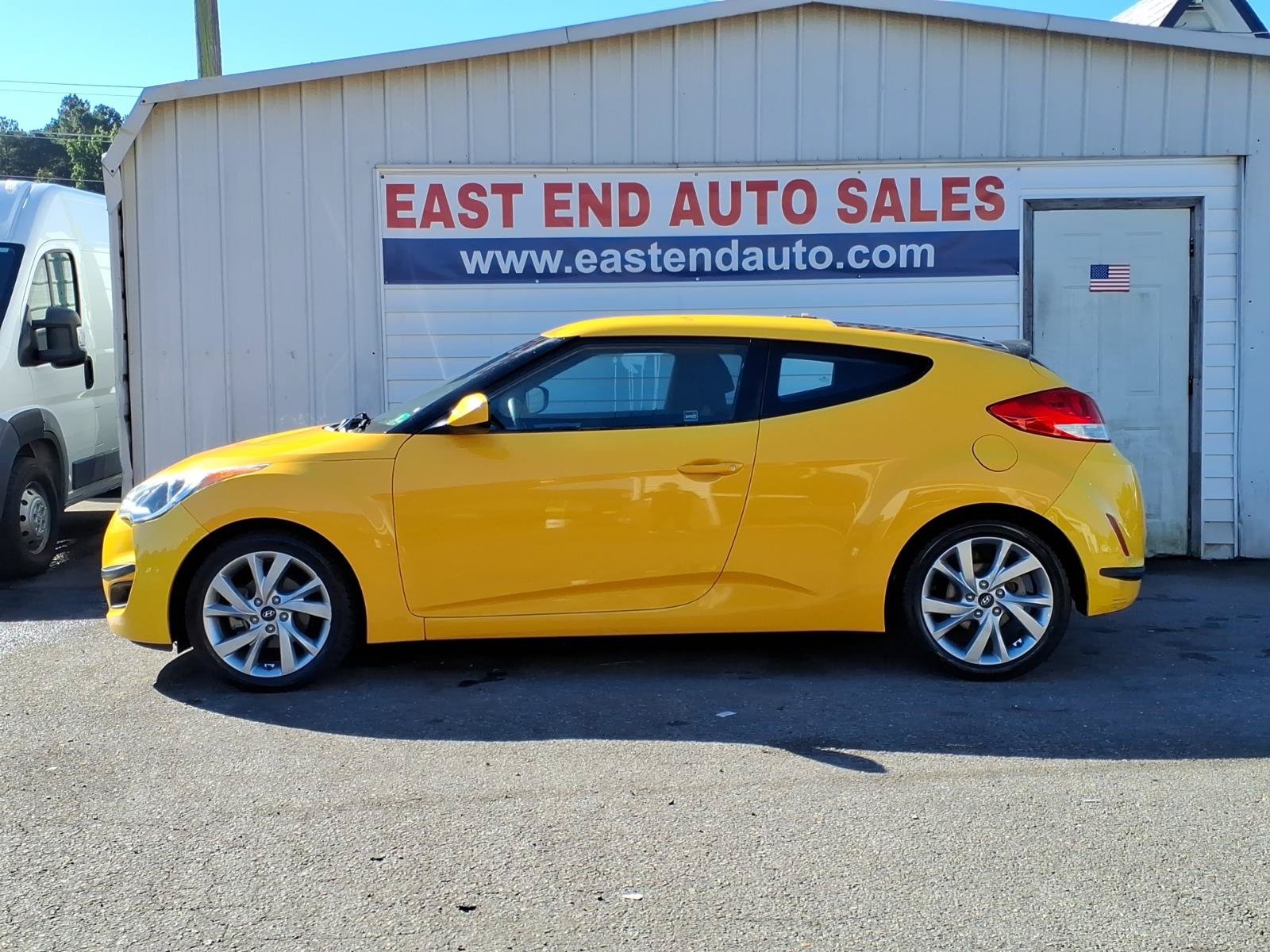 Used 2016 Hyundai Veloster FWD image 2