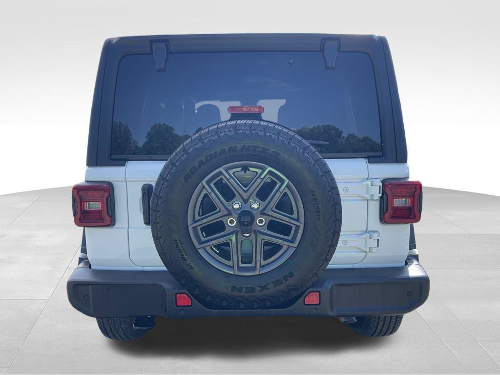 Used 2025 Jeep Wrangler Unlimited Sport AWD/4WD image 13