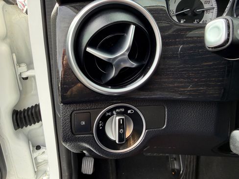 Used 2015 Mercedes-Benz GLK 350 4MATIC image 21