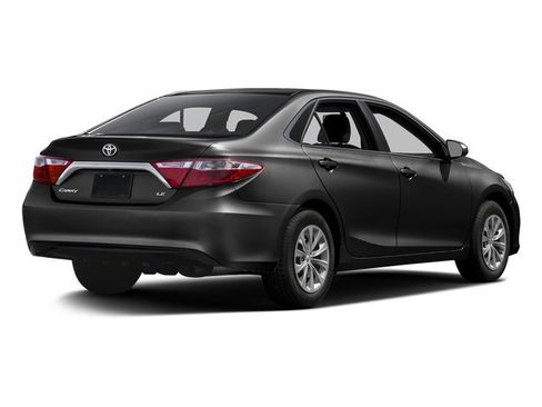 Used 2016 Toyota Camry XLE w/ Moonroof Package FWD image 2