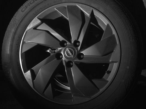 Used 2025 Nissan Rogue SV FWD image 15
