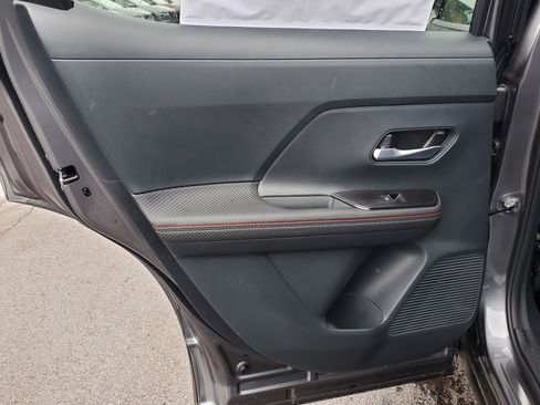Used 2025 Nissan Kicks SR AWD/4WD image 11