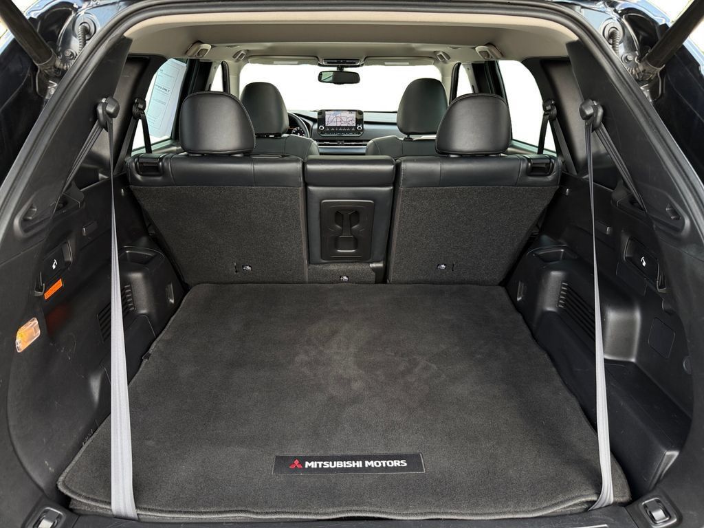 Used 2023 Mitsubishi Outlander 4WD Plug-In Hybrid image 29