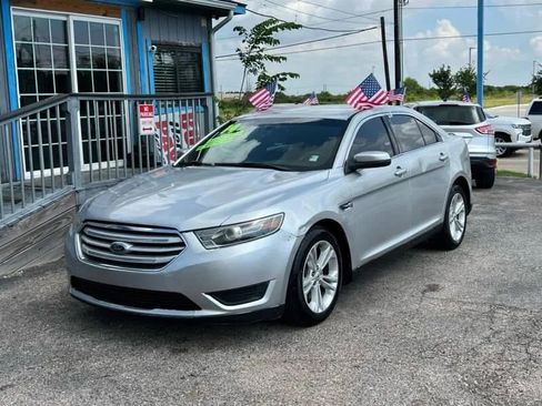 Used 2014 Ford Taurus SEL image 2