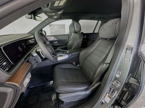 New 2026 Mercedes-Benz GLS 580 4MATIC image 21
