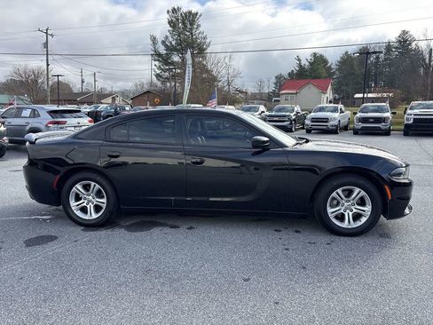 Used 2020 Dodge Charger SXT w/ Leather Interior Group image 11
