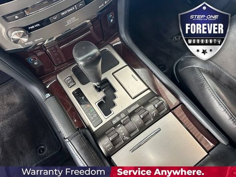 Used 2013 Lexus LX 570 4WD w/ Luxury Pkg w/Pre-crash image 27