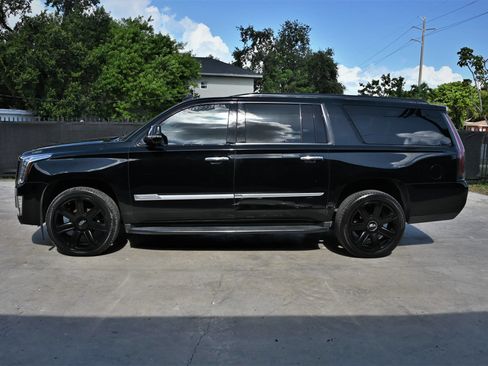 Used 2019 Cadillac Escalade ESV Premium Luxury AWD/4WD image 6