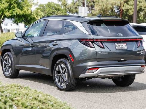 Certified 2025 Hyundai Tucson SEL AWD/4WD image 2