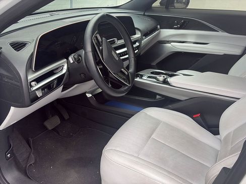 Used 2024 Cadillac Lyriq Luxury RWD image 5