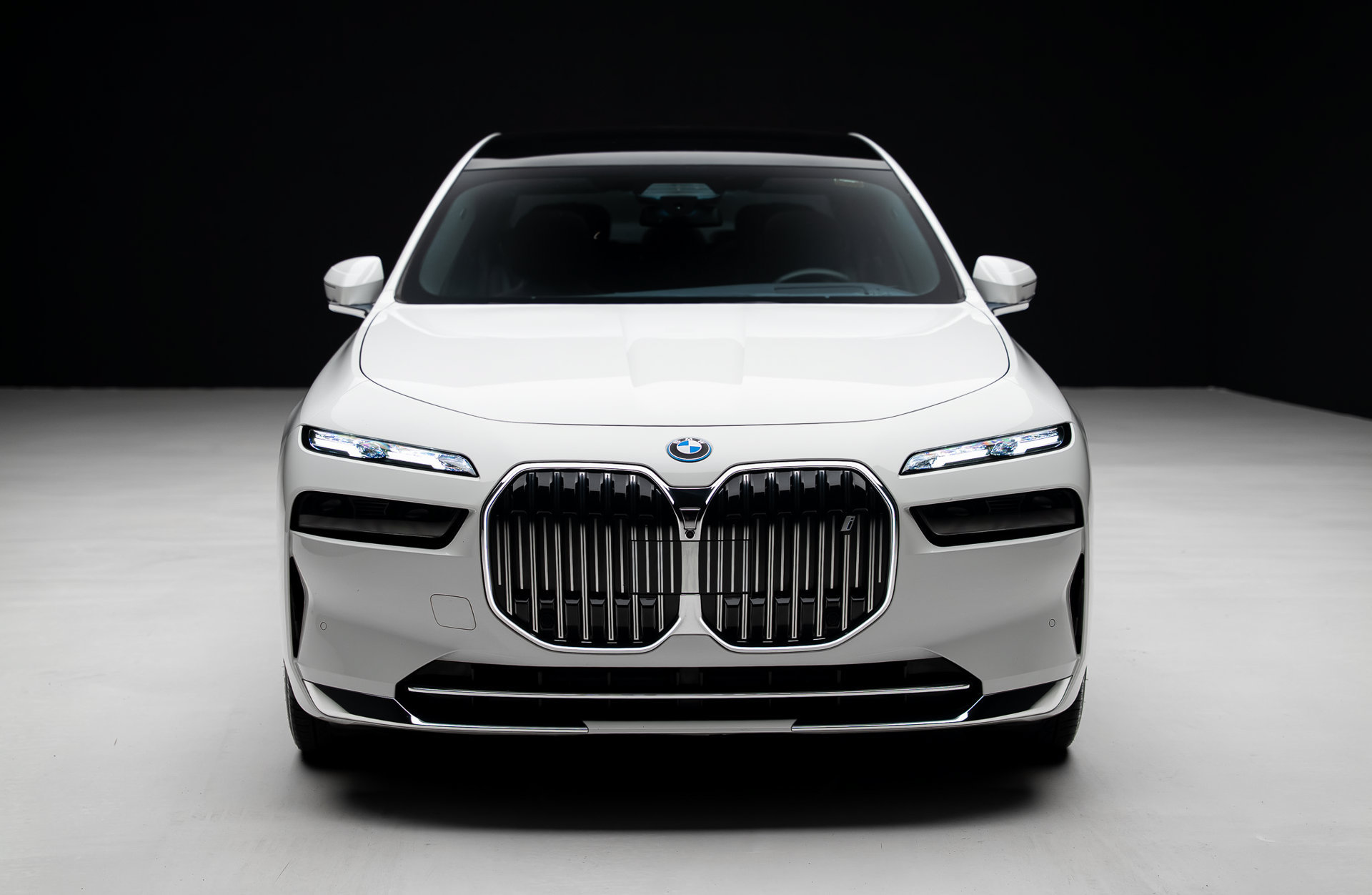 Used 2024 BMW i7 eDrive50 w/ Executive Package RWD image 7