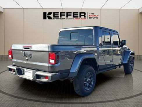 New 2025 Jeep Gladiator Sport image 5