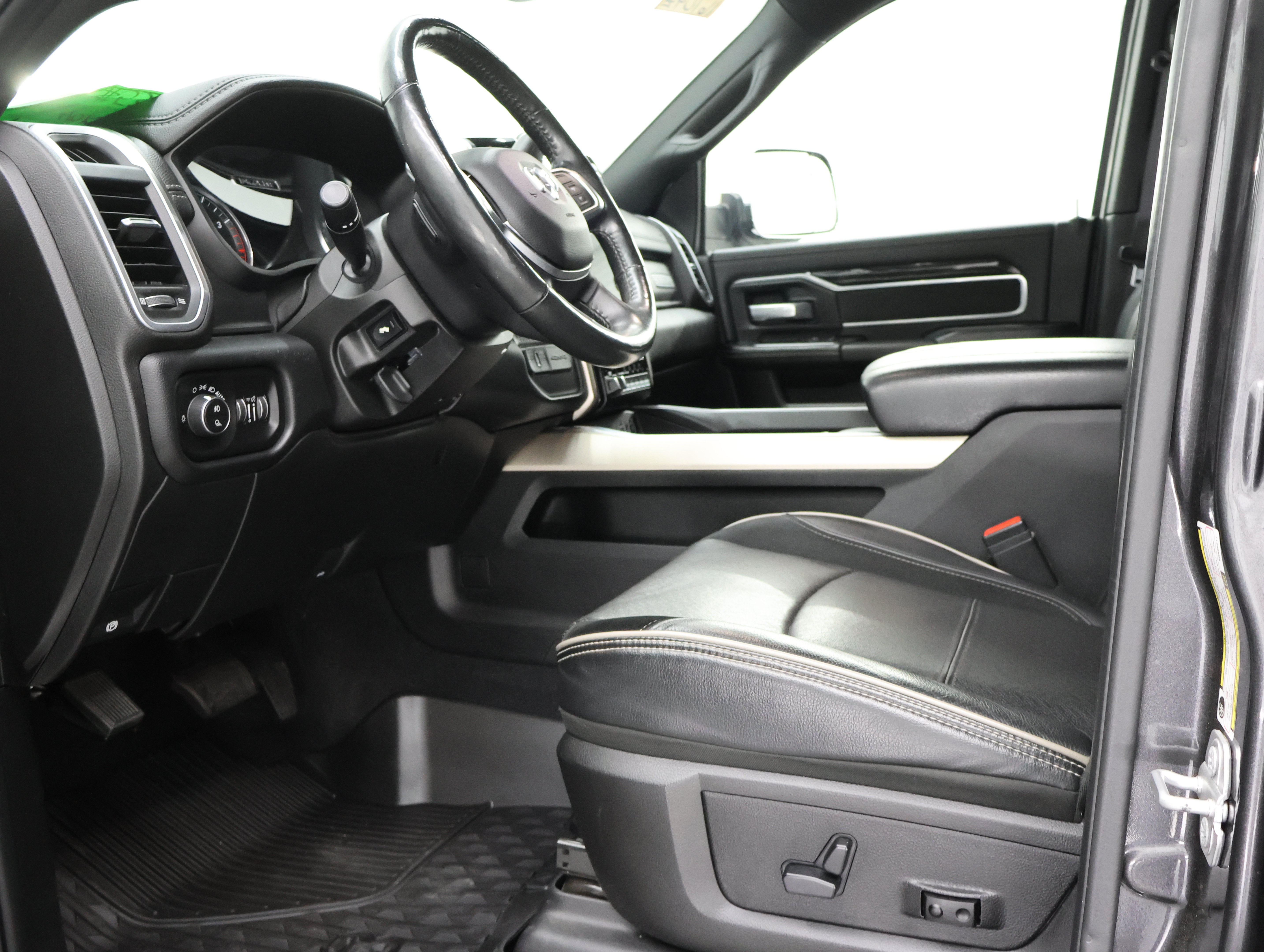 Used 2019 RAM 3500 Laramie AWD/4WD image 8
