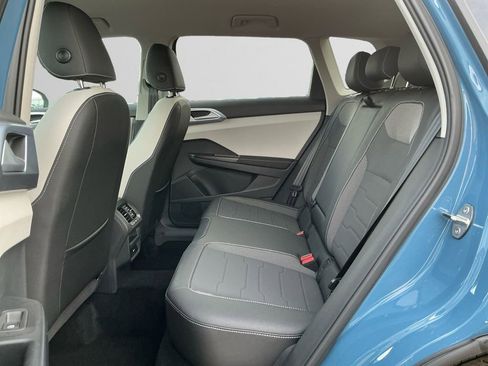 New 2025 Volkswagen Taos SE image 13