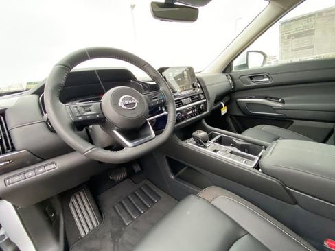 New 2025 Nissan Pathfinder Platinum w/ Cargo Package image 10