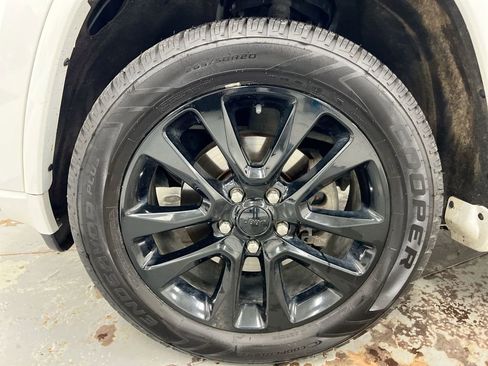 Used 2017 Jeep Grand Cherokee Altitude AWD/4WD image 25