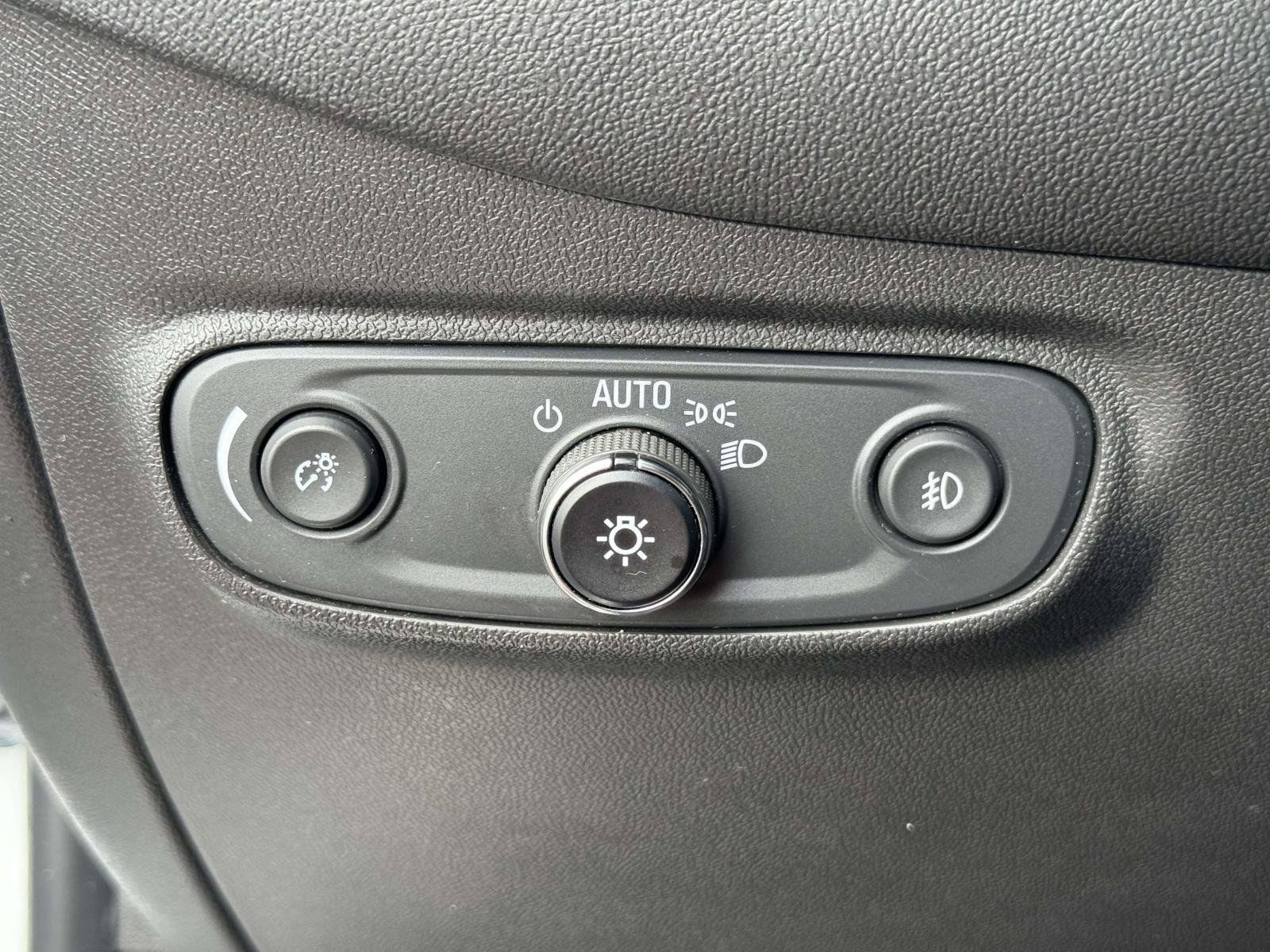 Used 2020 Chevrolet Equinox Premier AWD/4WD image 11