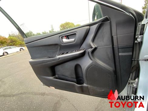 Used 2015 Toyota Camry SE FWD image 31