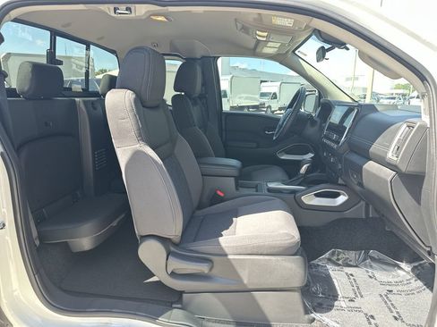 Used 2025 Nissan Frontier SV w/ SV Convenience Package RWD image 27
