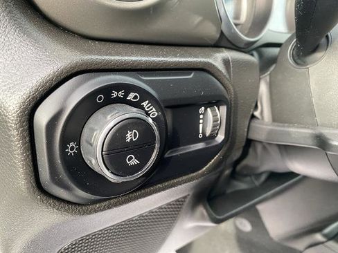 Used 2023 Jeep Gladiator Overland image 16