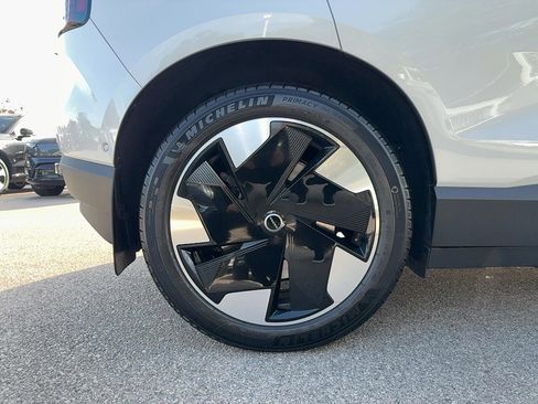 Used 2025 Volvo EX30 Ultra w/ Protection Package Premier image 9