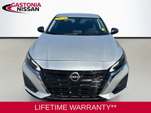 Used 2024 Nissan Altima 2.5 SV image 2