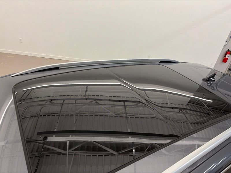 Used 2025 Volkswagen Tiguan SE w/ Panoramic Sunroof Package AWD/4WD image 40