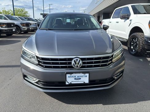 Used 2017 Volkswagen Passat 1.8T SE FWD image 2