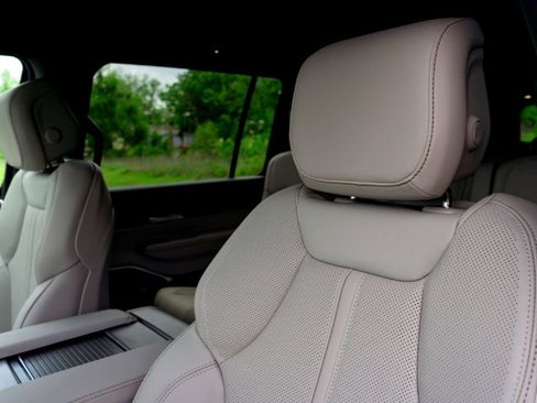 New 2026 Jeep Grand Wagoneer L 2WD image 11